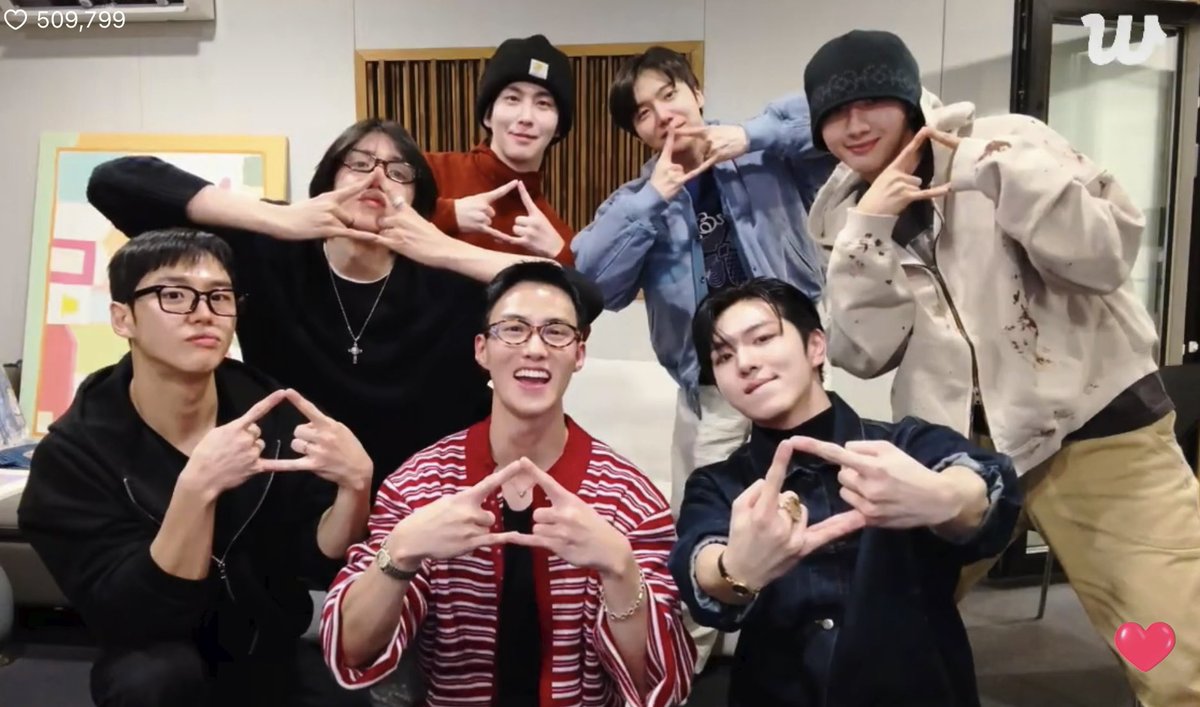 jinhoney417's tweet image. 펜타곤 사랑해 💙
#펜타곤 #PENTAGON