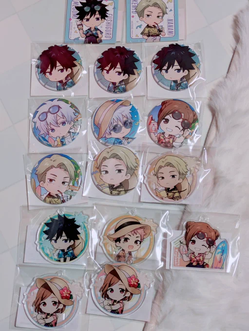 帰宅したら一斉に荷物届いてて玄関がダン箱だらけになってた 五伏テロや〜〜〜 ところでくじの結果覚えてなかったからビックリしたんたけど、偏りがすごすぎるw メいなかったのか…(記憶喪失すぎる)