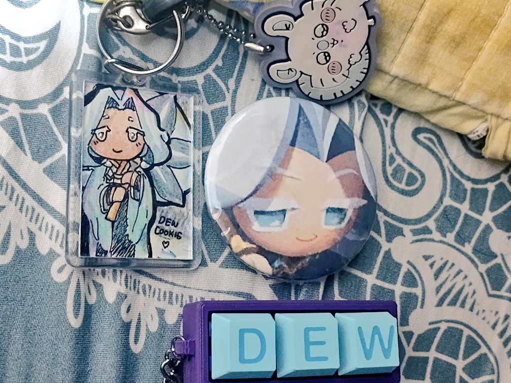 monthlytaxez's tweet photo. I will soon make a felt plushie for #dewcookie ... trust.. π(Momonga is there too I guess wow) https://t.co/1XFOQN63jS