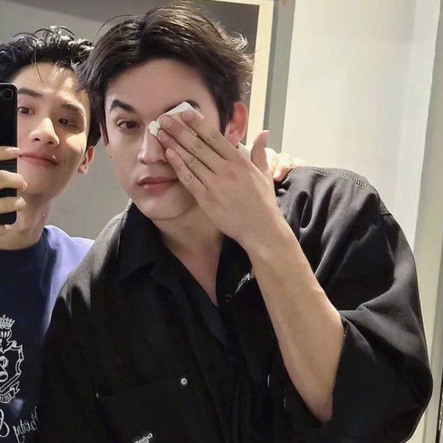 lovlocketjoss's tweet image. G removing his make up! he’s the cutest 🥺🫳🏻💗

#GawinCaskey
