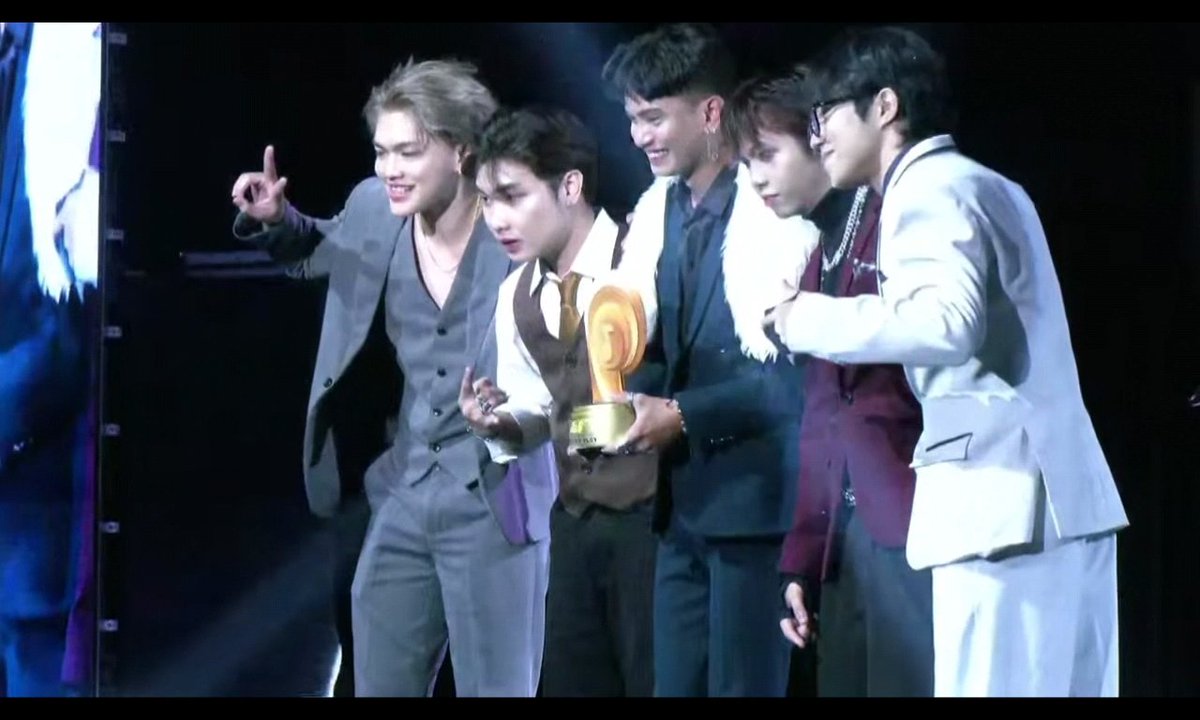AllThePPop's tweet photo. Congratulations my dearest @VLST_official ! Proud kaau ko ninyo!

#PPOPMusicAwards #VLST https://t.co/Dwldm3yRuG