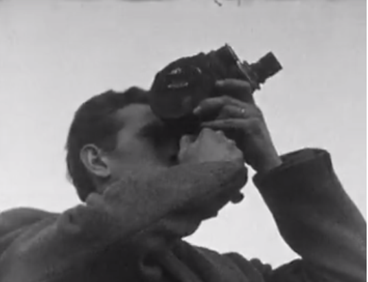 MediaHistoryNow's tweet image. A short video about the birth of television news in France: ina.fr/video/I10061269