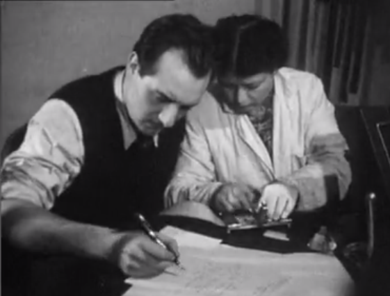 MediaHistoryNow's tweet image. A short video about the birth of television news in France: ina.fr/video/I10061269