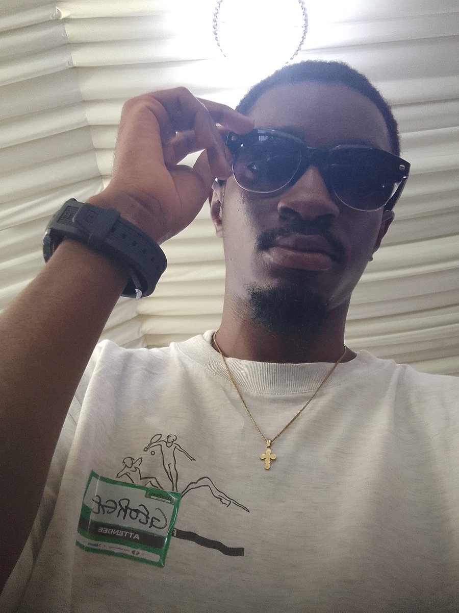 BRAGADOO_11's tweet photo. Live at the devfest Abuja 2025

#devfest2025 #GDGfest #DevFest https://t.co/AQ0SJLia9e