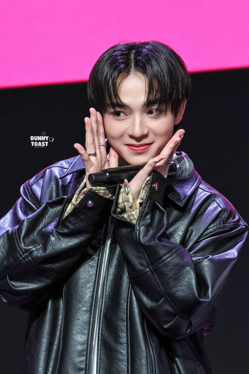 BunnyToast_'s tweet image. 29.11.25 ₍ᐢ‥ᐢ₎ ❤︎︎

⸝⸝@basjtr⸝⸝

อันนี้เรียกว่าท่าดอกไม้คนงาม 🌷

BBAS MUST FESTIVAL

#เทศกาลเมืองต้องรองxBas
#5hiddenGemsThailand
#เทศกาลเมืองต้องรอง
#บาสเด็กอ้วนที่แท้จริง