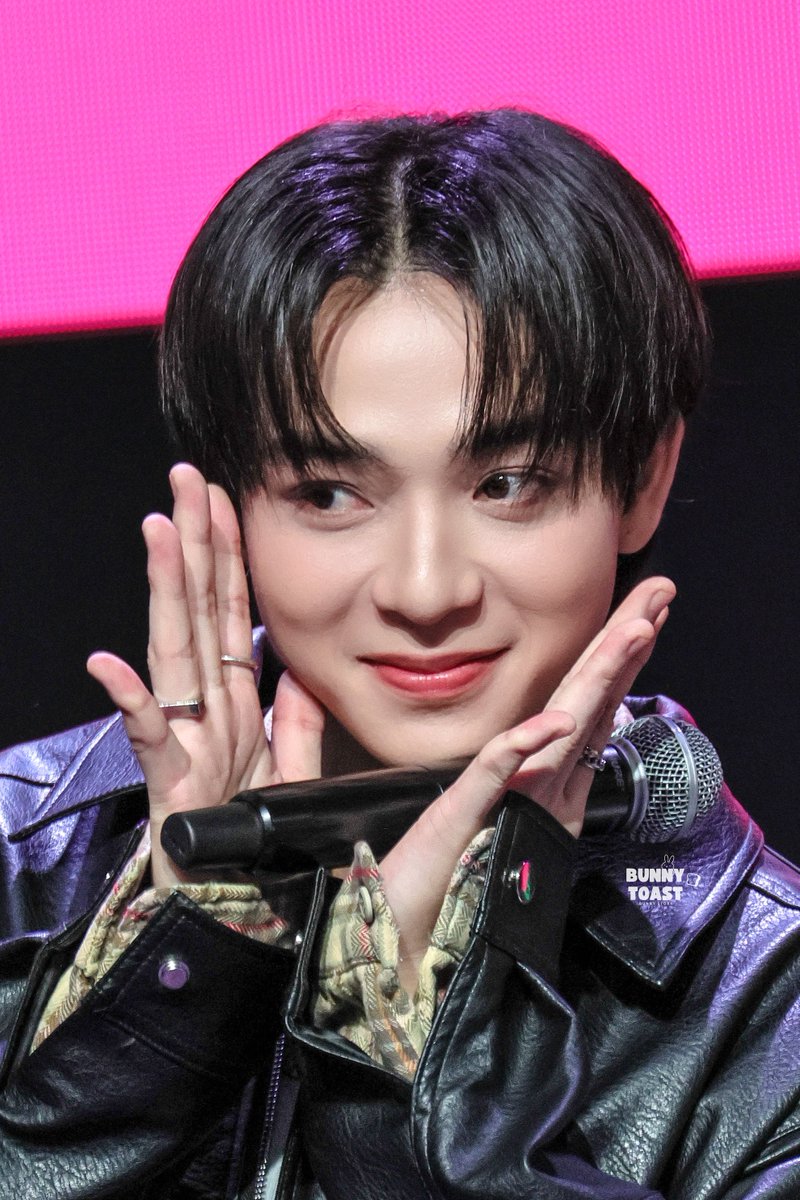 BunnyToast_'s tweet image. 29.11.25 ₍ᐢ‥ᐢ₎ ❤︎︎

⸝⸝@basjtr⸝⸝

อันนี้เรียกว่าท่าดอกไม้คนงาม 🌷

BBAS MUST FESTIVAL

#เทศกาลเมืองต้องรองxBas
#5hiddenGemsThailand
#เทศกาลเมืองต้องรอง
#บาสเด็กอ้วนที่แท้จริง