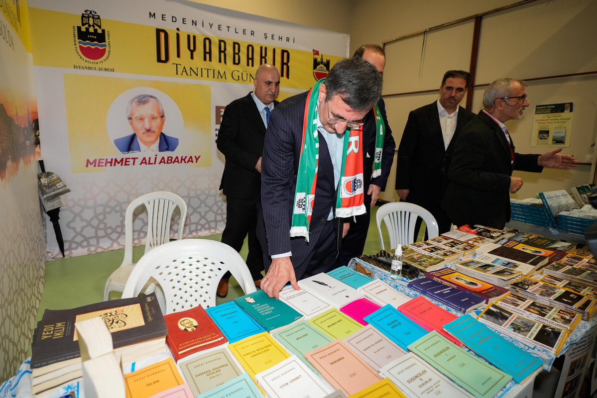 _cevdetyilmaz's tweet image. Diyarbakır Tanıtma Kültür ve Yardımlaşma Vakfı ile Diyarbakır Valiliği tarafından İstanbul Atatürk Havalimanı Millet Bahçesi’nde düzenlenen “Diyarbakır Tanıtım Günleri 2025” programında Diyarbakırlı hemşehrilerimizle bir araya geldik.

Tarihî mirası, kültürel zenginlikleri ve…