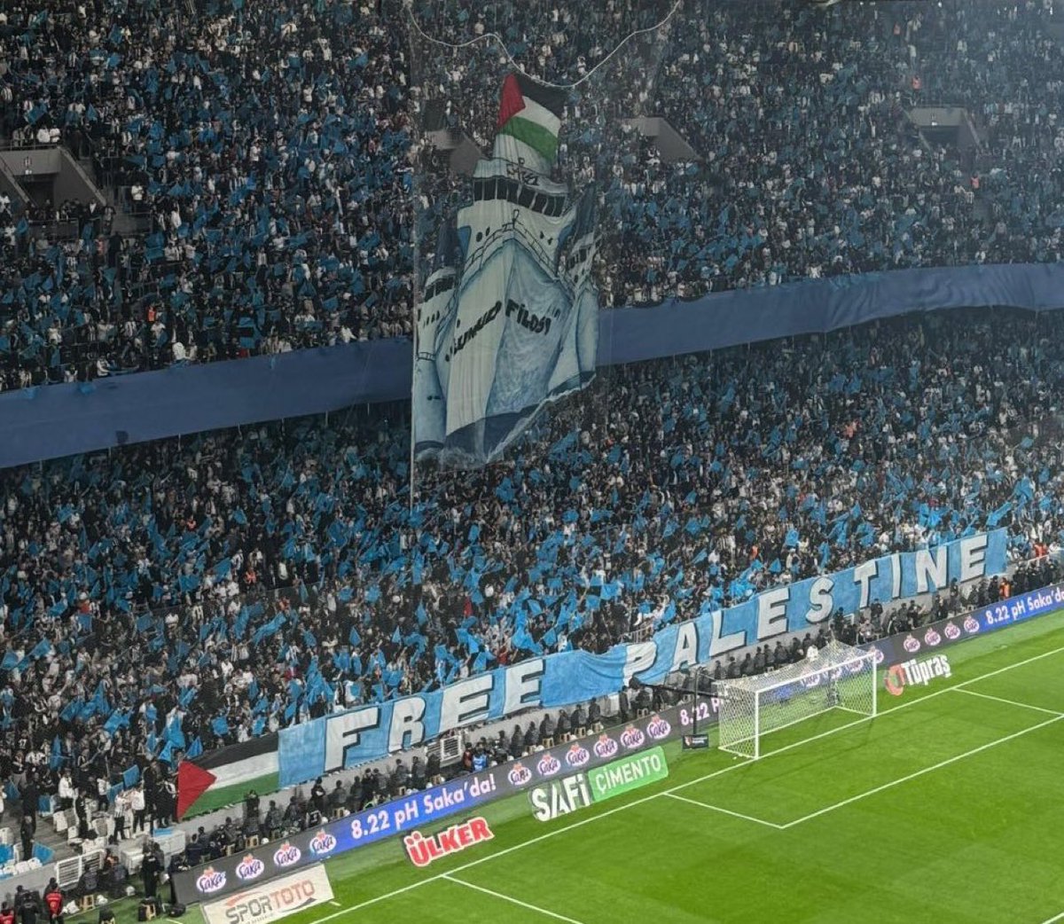 Coca-Cola'nın sponsorluk teklifini Filistin hassasiyeti nedeniyle geri çeviren Beşiktaş Jimnastik Kulübü'nü tebrik ederiz.