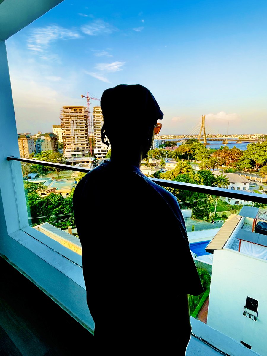 boluthemagic's tweet photo. Sometimes you just need a moment to look out and breathe.
The calm before the storm, Views from the 010 #newmusic #soon #NoBeLie #btm🌊🦈 https://t.co/EpSCU1Bhyz