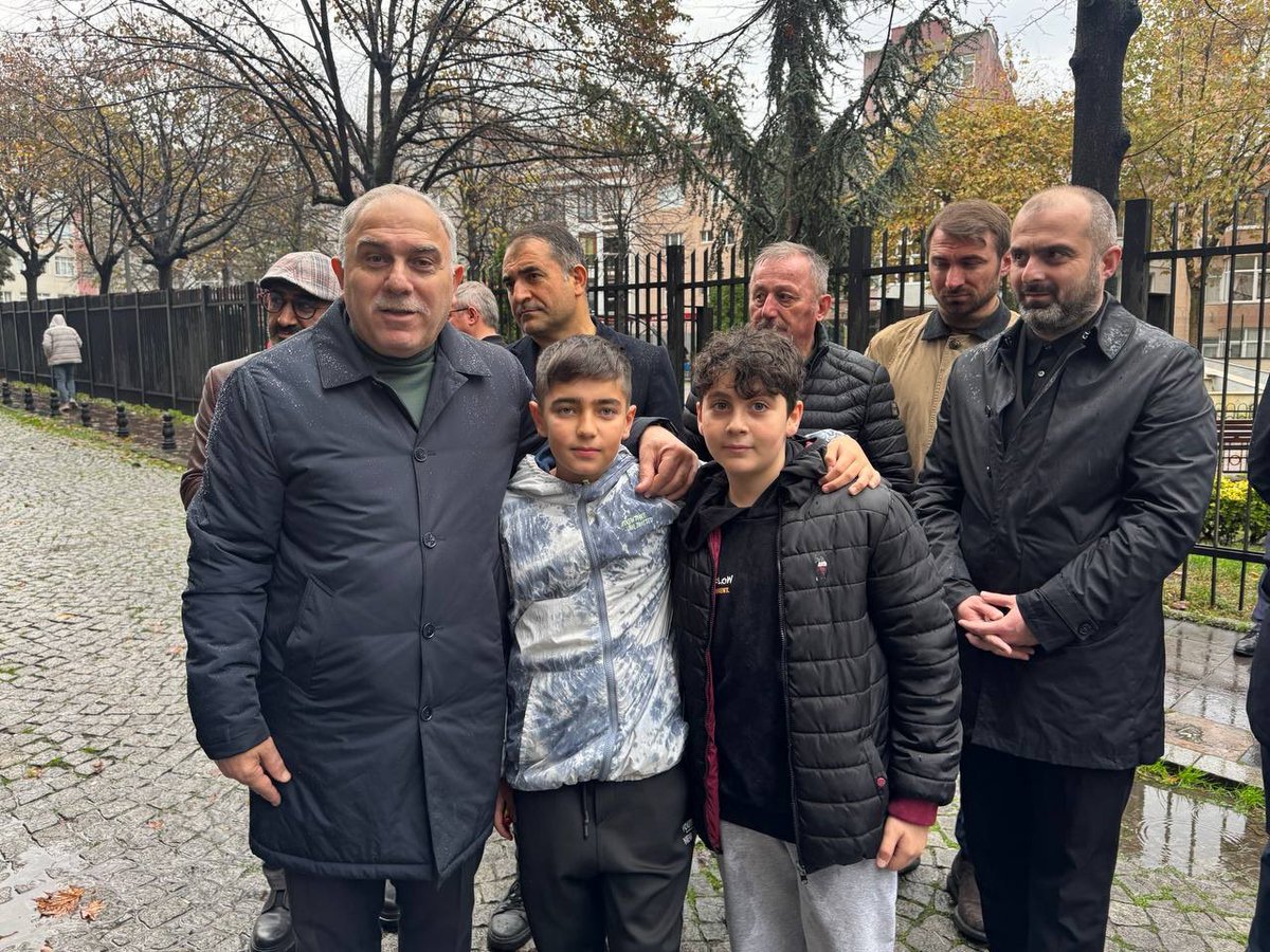 Yağmurlu, bereketli bir cumartesi günü. 🌧️

Kıymetli hemşehrilerimize selam verdik, sohbetlerine ortak olduk.

Hayırlı günler dilerim.

📍Kocamustafapaşa Mahallesi 

<a href="/FatihKaraismail/">Fatih Karaismailoğlu</a>