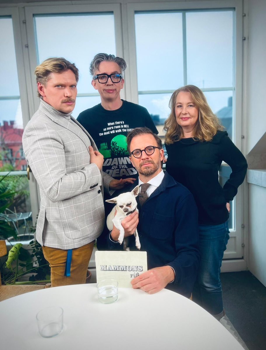 Sveriges viktigaste samhällsmagasin gästas denna vecka av finansvalpen Miss Ellie och SvD:s inrikespolitiska enfant terrible Henrik Torehammar. Dessutom Åsa Linderborg, Jonas Malmborg et moi. youtube.com/watch?v=wfyKkW…