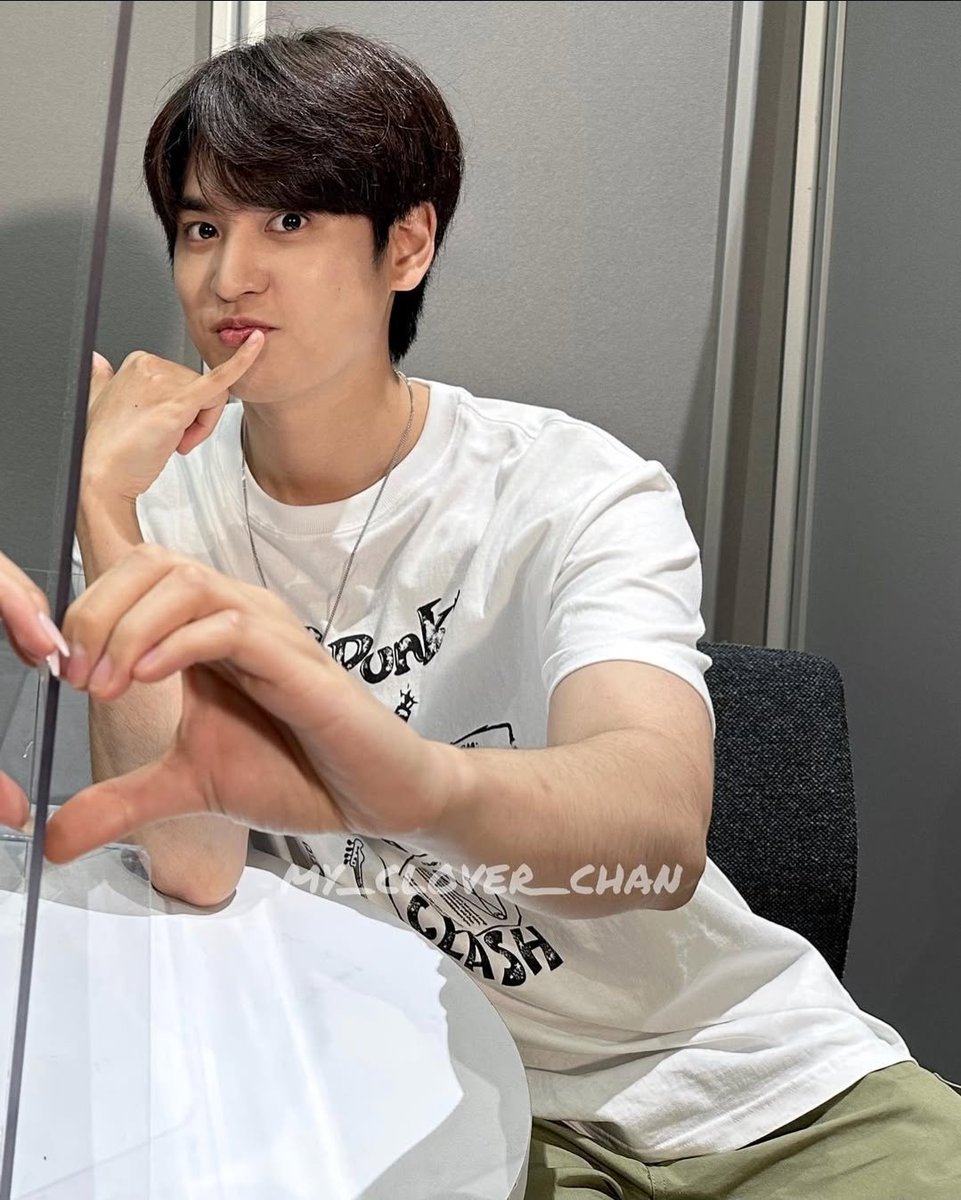 my_clover_chan's tweet photo. 찬우라는 남자 휀걸 한정 새부리입술 중독인 거 아는 사람 https://t.co/luS4oDPyPj