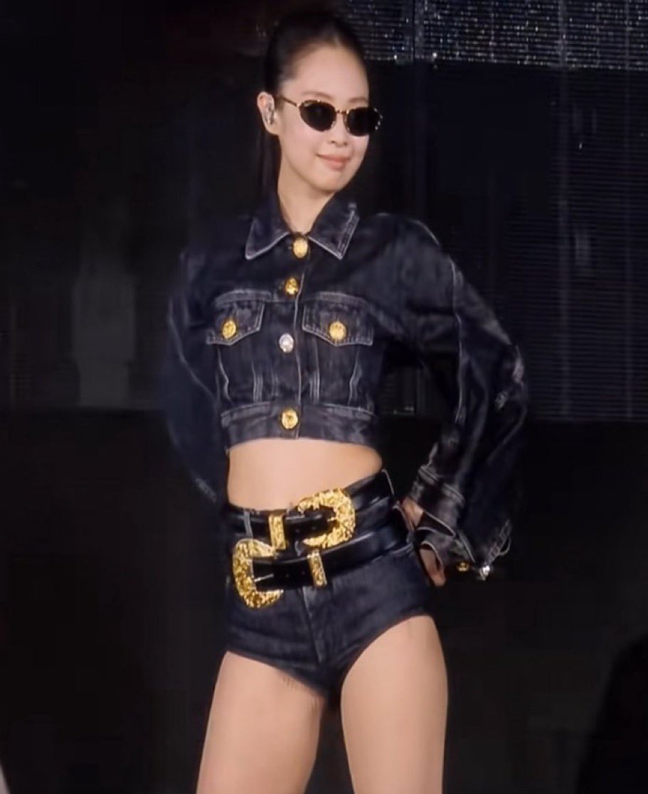 ragingsapphic_'s tweet image. These two major serves BACK to BACKK