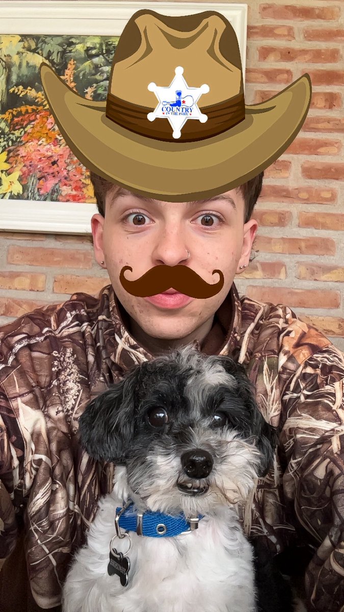 el del video es mi perro!!!! le pusimos tito y es el perro más bueno q jamás tuve! 

encima se duerme con la lengua afuera, no da más de personaje