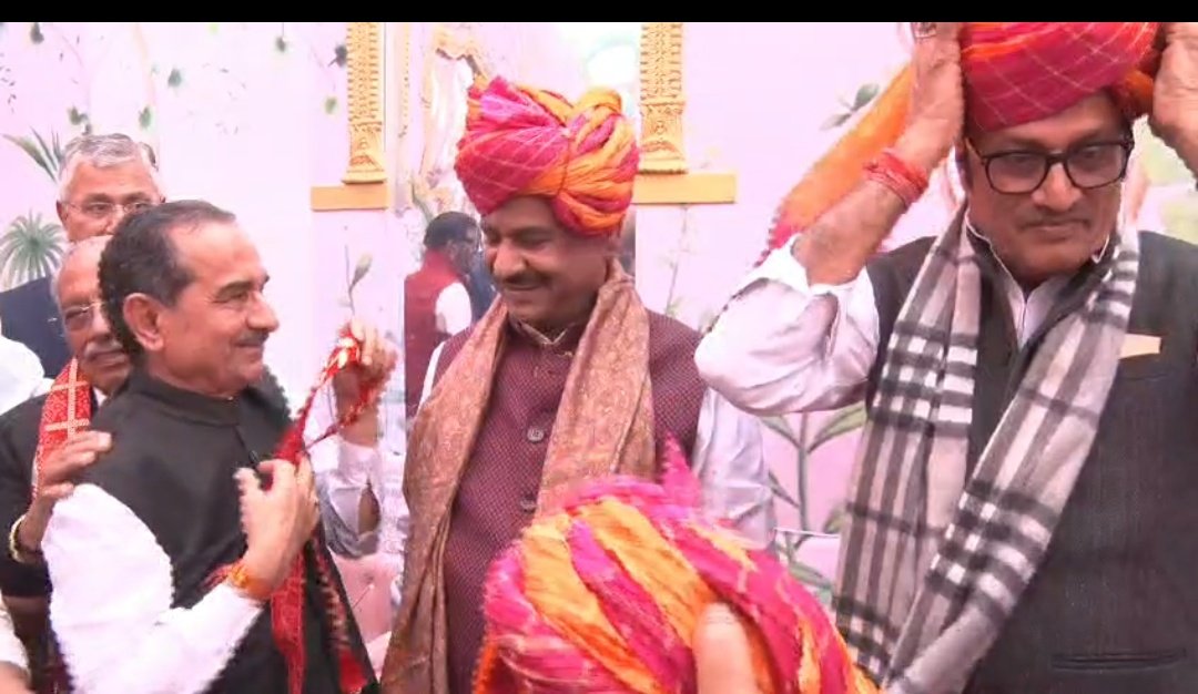 Rajendra4BJP's tweet image. आज पाली में माननीय लोकसभा अध्यक्ष श्री ओम बिरला जी की गरिमामय उपस्थिति में भाजपा के प्रदेश अध्यक्ष श्री मदन राठौड़ जी के सुपुत्र के वैवाहिक कार्यक्रम में शामिल होकर सुखद वैवाहिक जीवन हेतु शुभकामनाएं प्रेषित की। 
#Pali @ombirlakota @madanrrathore