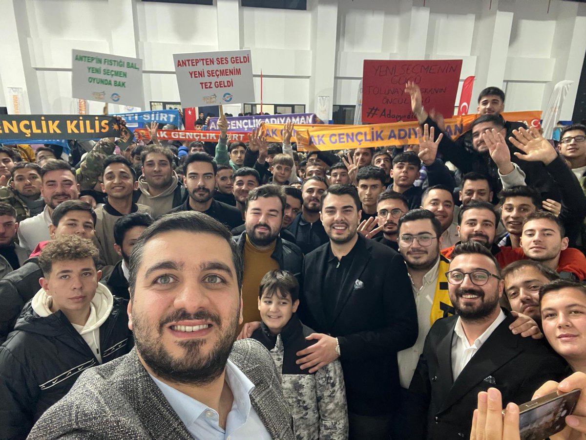 AK Parti Gençlik Kolları Genel Başkan Yardımcımız Sn. <a href="/tkutluay64/">Tolunay Kutluay</a> ve Malatya İl Başkanımız Sn. <a href="/kaganmercannn/">Kağan Mercan</a> ile “Genç Liderler Akademisi” Güneydoğu Anadolu Bölge Kampı açılış oturumunda yüzlerce genç kardeşimizle buluştuk. 

Yeni Seçmen Teşkilatlarımızın MaşAllah’ı Var!🧿