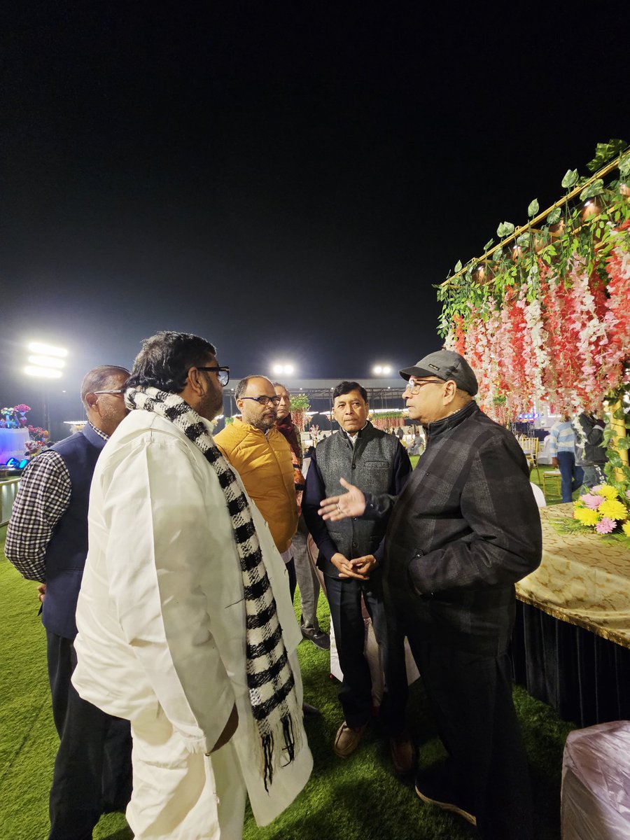 AltafAnsari356's tweet image. अपने नगर कोपागंज 
रमेश चंद्र बरनवाल जी के वहां मांगलिक कार्यक्रम में!
@samajwadiparty @yadavakhilesh