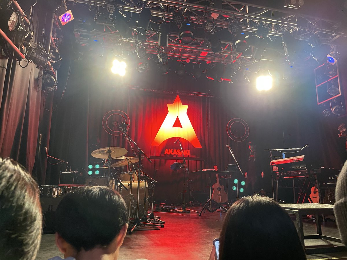 sg70w's tweet photo. もともと聴いててNUMBER SHOTでハマってワンマンに行ってきた
歌上手だし、どんどん曲ができると話す彼を見て、彼こそ音楽に愛された天才だな～と。
MCもゆるくてお客さんと距離が近くて全体的にかわいかった🫶

#AKASAKI https://t.co/mRaQIagJPQ