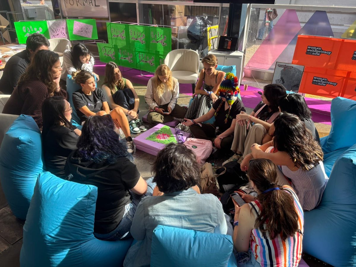 RocioGonzalezT9's tweet image. Today is International Women Human Rights Defenders Day and I will continue talking about privacy with my community @winprivacy @dev3pack @zk_monk @mujeresencrypto.
I defend our right to privacy. Privacy is Normal.