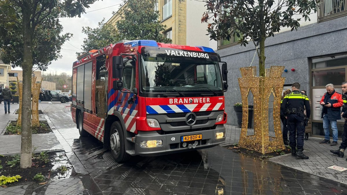 Parkeergarage Valkenburg ontruimd om smeulende auto