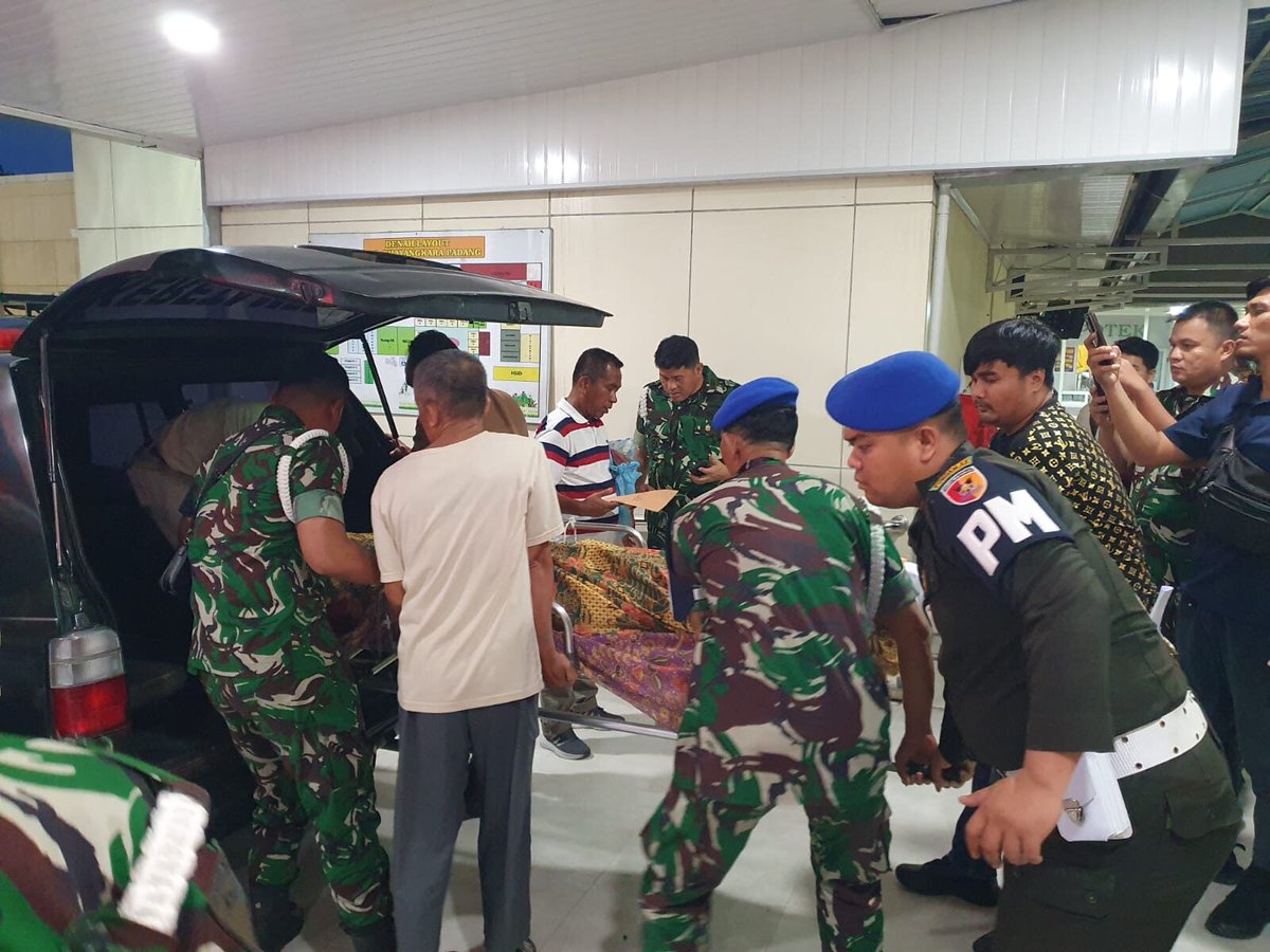 Dua prajurit TNI Gugur satu hilang  saat tengah membantu evakuasi warga yang terdampak longsor dan banjir di Jembatan Kembar Silaiang Bawah, Padang Panjang, Padang, Sumatera Barat. Upaya pencarian terus dilakukan (28/11). #PrayForSumatera