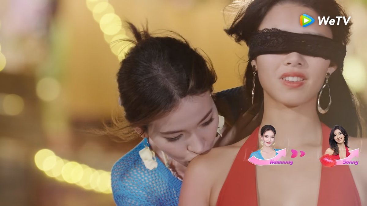 อิเหี่ยยยยยยยเมิงงง เอาดีๆ ป้าไม่เล่น 😭 ตอนแรกกุนึกว่าเสื้อฟ้าเปนสเตรท... อืม............. อิรายการนี้คาดเดาไรไม่ได่จิง