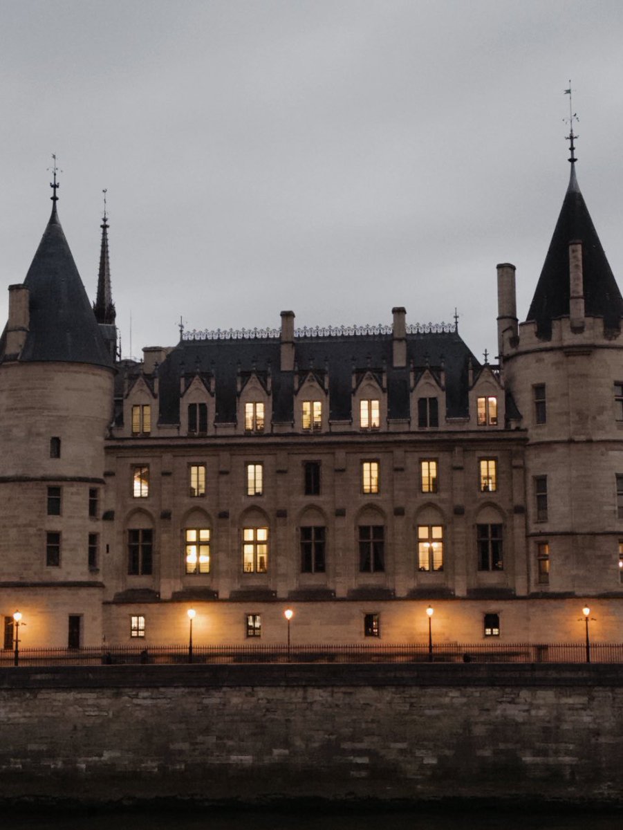 faqior's tweet image. Paris in November 🇫🇷🍂