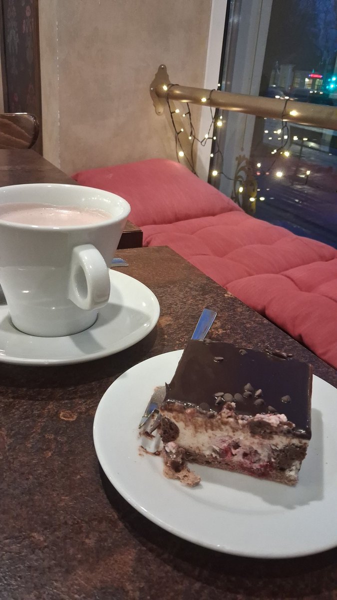 A day in #Tartu. 

Weather is awful, so I'll just drink hot chocolate and eat a cake before going back.