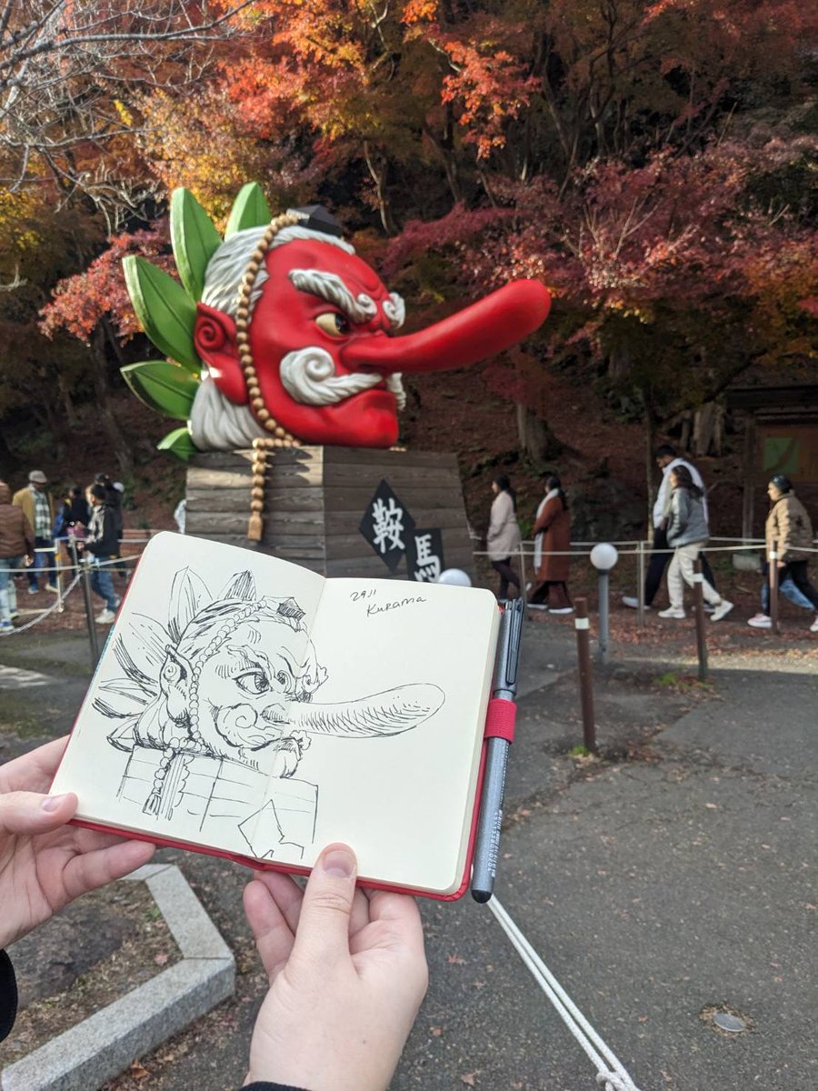 海外から観光で来られた方のようでしたが、鞍馬駅前で天狗をスラスラと