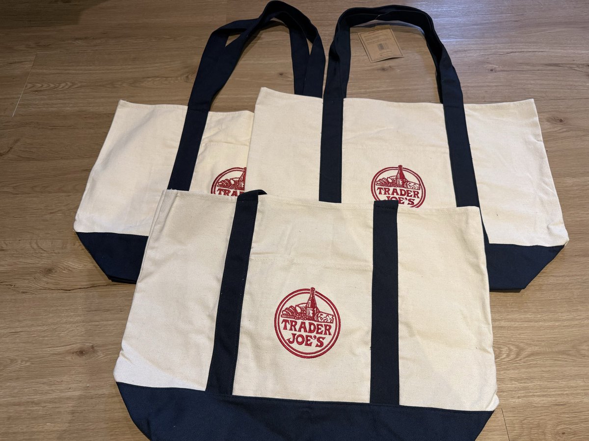 alltoomwell's tweet photo. พร้อมส่ง Trader Joe's tote Bag 
ของใหม่ มือหนึ่ง จากอเมริกา 🇺🇸
size L ( 20.5 x 14 inches ) ผ้าหนา ใช้งานดีมากใบละ 590 ค่าส่ง 35 ค่ะ 🥰🥰🥰

#พรีเมกา #พรีออเดอร์เมกา #พรีออเดอร์อเมริกา #พรีออเดอร์USA #รับหิ้วอเมริกา #กระเป๋า #ส่งต่อกระเป๋า #ส่งต่อ #ถุงผ้า https://t.co/OZrYXnbpIM