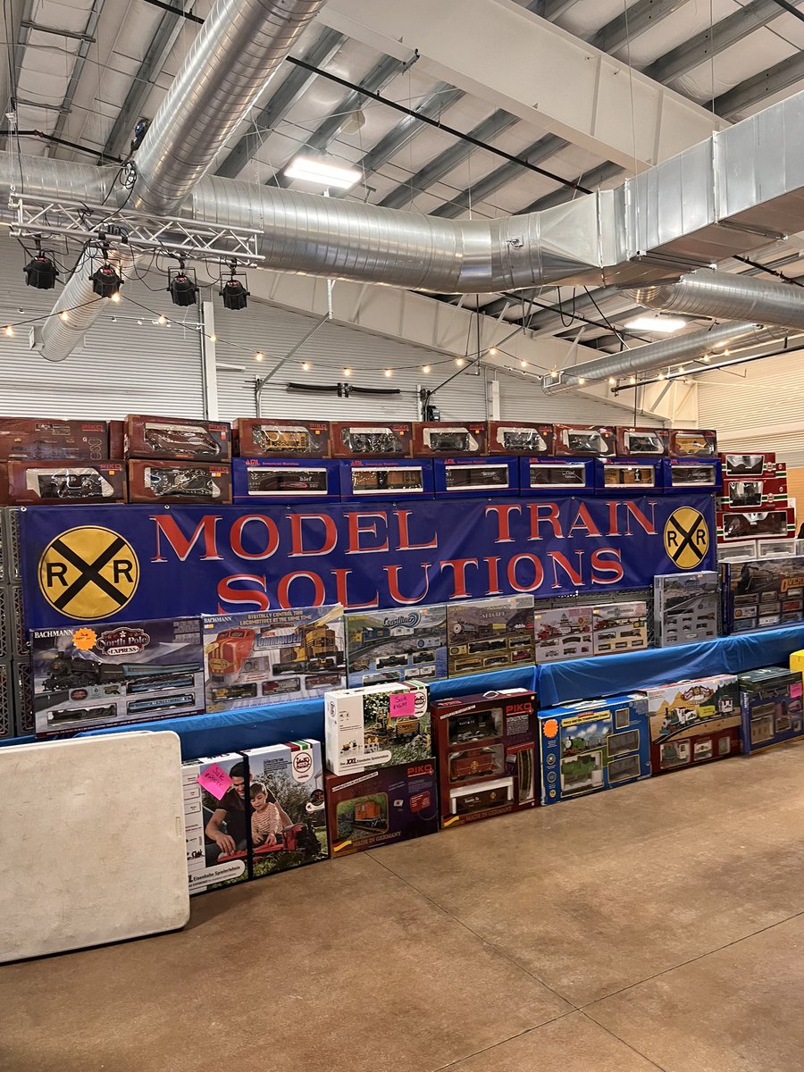 RkyMtnTrainShow's tweet image. All aboard! 🚂 Doors open at 9am for our first day of the 2025 Holiday Train Show. Don’t forget we have free parking and Santa will be there for free photos. 🎅🏼 See you soon! RockyMountainTrainShow.com