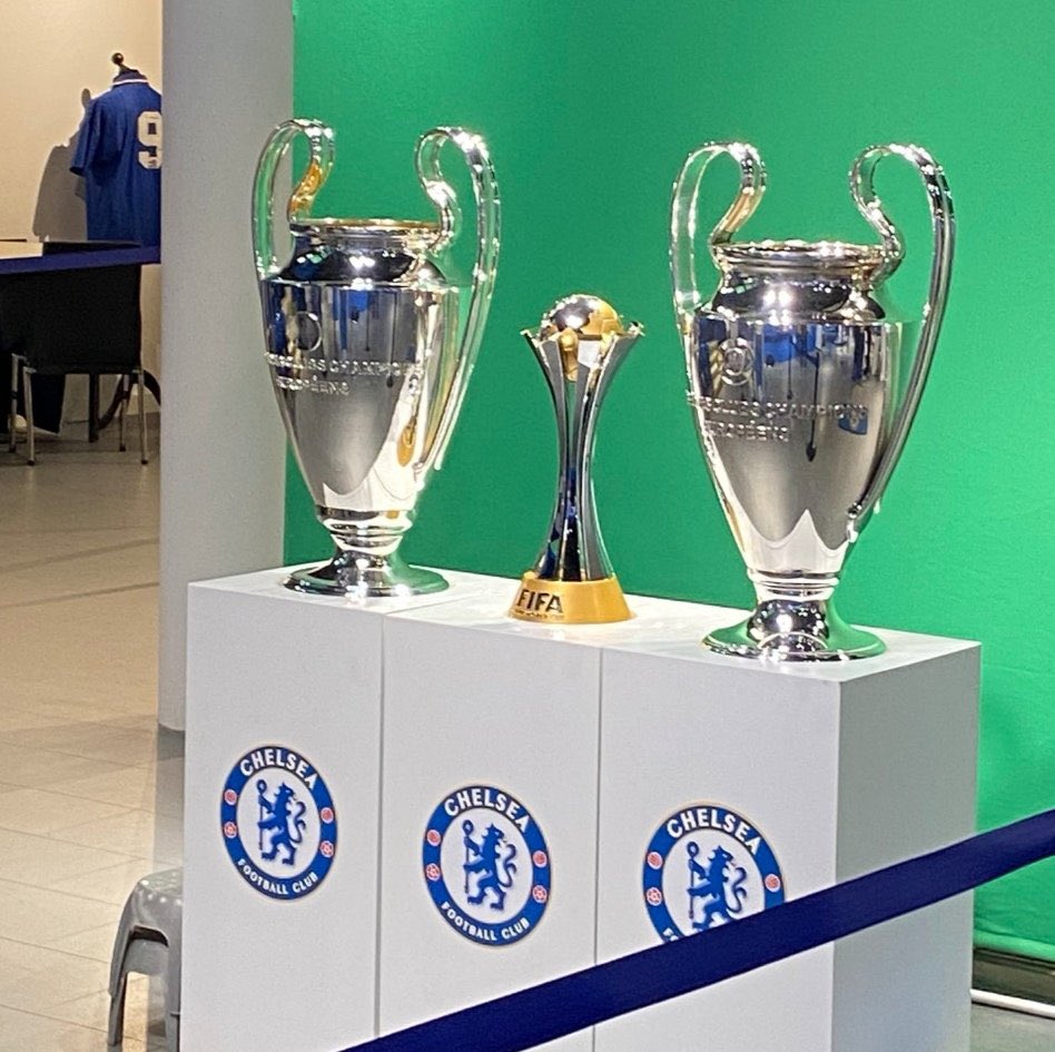 MatchDCentral's tweet image. 🚨BREAKING: Chelsea are reportedly placing all their trophies in the hallway Arsenal have to walk through, basically a “museum tour” before kickoff. 

A good way to show Arsenal they play to win trophies.
