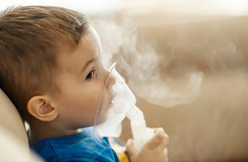 العلاج بجهاز البخار او التبخير nebulizer 

التبخير ياخذه الطفل وهو قاعد او نايم او يبكي ✅
التبخير ما راح يدمنه الطفل ولا راح يتعود عليه ❌❌
التبخير احسن علاج لطفلك وآمن ويقصر فترة المرض ✅
التبخير ما يسبب ماء بالصدر ولا يؤثر على القلب ❌❌

التبخير هو علاج مو وقاية ✅
التبخير