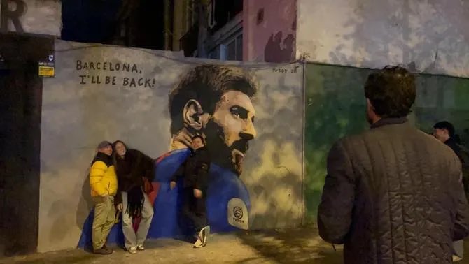 رسمة جدارية جديدة بعنوان "برشلونة، سأعود" 

حي غراسيا، برشلونة 🇪🇸