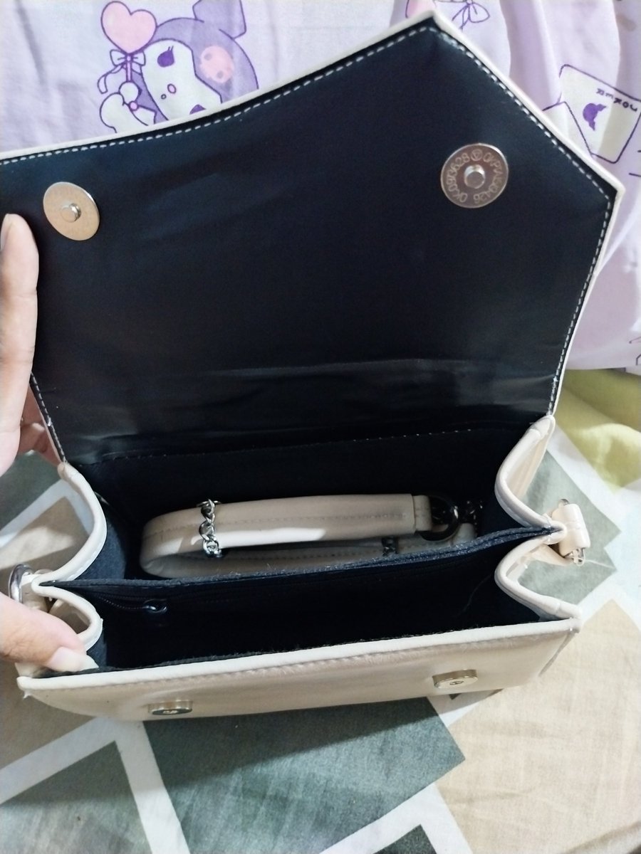 #WTS WTS TAS [NEW]

Price : 50k (no nego)

New ya belum pernah dipake sama sekali, plastik aja blm aku kelopek + tag masih nyantol. Warna cream, only co oren 🍊

Dom Tegal - Jateng 📍