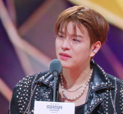 lovingseungmini's tweet image. "Just like our group name, we are always straying just like any of you." -Kim Seungmin (paraphrased caption)
let's find our path together, Stray Kids!

🏆 VISA Album of the Year (2025 MAMA Awards) - @Stray_Kids🎊

#StrayKids #스트레이키즈
#MAMAAWARDS
#2025MAMAAWARDS