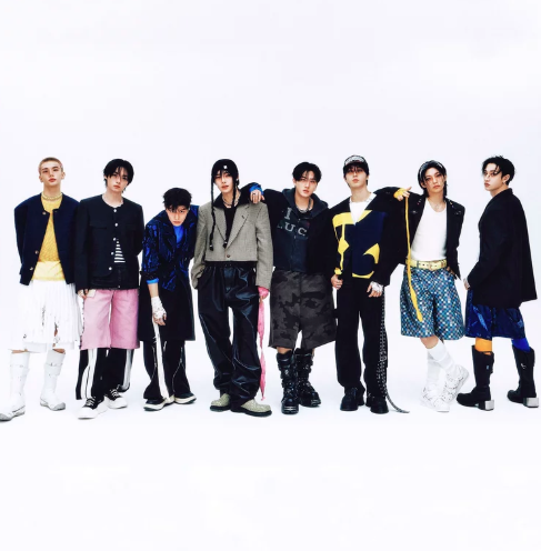 AboutMusicYT's tweet photo. Stray Kids trends on social media following their Album of the Year win at the 2025 MAMA. https://t.co/4ULnlxe17t