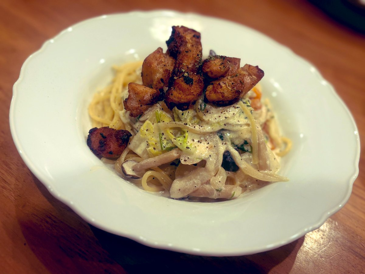 今日はクリームパスタ(チーズ入り)にスパイスチキンをトッピング!!

ちょこっと味薄くなっちゃったけど絶品だった(ﾟдﾟ)ｳﾏｰ

……テスト前に何してんだろ(´-`　)