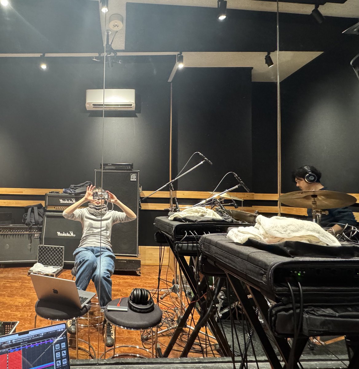 bleustraggler's tweet photo. ドラムの録音中！曲数多いので今日全部終わらなかったけど、進んでる！早くリリースしたい！ https://t.co/AGF98aFCwU