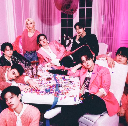 TheePopCore's tweet photo. Stray Kids takes over social media after snagging Album of the Year at the 2025 MAMA. https://t.co/vhXqkeIMKc