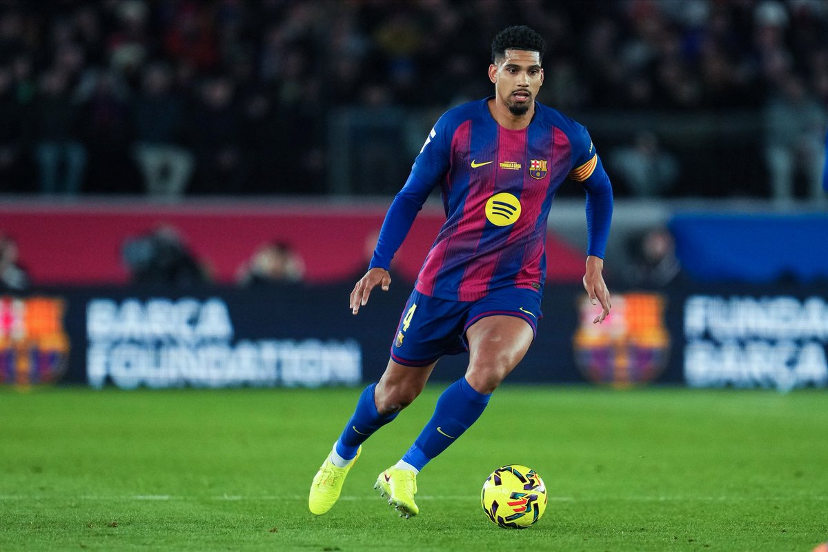 ActuFoot_'s tweet image. 🚨 OFFICIEL ! 𝗙𝗥𝗘𝗡𝗞𝗜𝗘 𝗗𝗘 𝗝𝗢𝗡𝗚 🇳🇱 𝗘𝗦𝗧 𝗔𝗕𝗦𝗘𝗡𝗧 𝗣𝗢𝗨𝗥 𝗟𝗘 𝗠𝗔𝗧𝗖𝗛 𝗗𝗨 𝗕𝗔𝗥𝗖̧𝗔 𝗔𝗨𝗝𝗢𝗨𝗥𝗗’𝗛𝗨𝗜 𝗣𝗢𝗨𝗥 "𝗥𝗔𝗜𝗦𝗢𝗡𝗦 𝗙𝗔𝗠𝗜𝗟𝗜𝗔𝗟𝗘𝗦". ❌

𝗥𝗢𝗡𝗔𝗟𝗗 𝗔𝗥𝗔𝗨𝗝𝗢 🇺🇾 𝗘́𝗚𝗔𝗟𝗘𝗠𝗘𝗡𝗧 𝗣𝗢𝗨𝗥 𝗨𝗡 𝗩𝗜𝗥𝗨𝗦 𝗔̀ 𝗟’𝗘𝗦𝗧𝗢𝗠𝗔𝗖.…