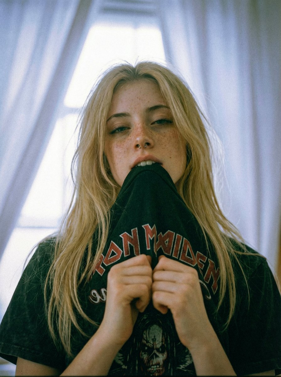 If she can get 5k likes, I'll give her a name.
If she makes it to 50k, I'll give her IG.

If neither, we should probably never speak of her again.