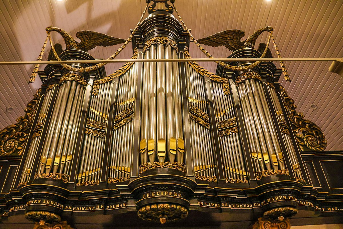 NelleBloem's tweet photo. #winterfair #dorp #kerk
Gisteravond speelde een bandje Comfortably numb ,Pink Floyd in de kerk .Dus naar binnen,was er nooit geweest . Dit mooie orgel was er ook. Helaas maar deels op de foto gekregen.🤷♀️ https://t.co/uGdebop3ph
