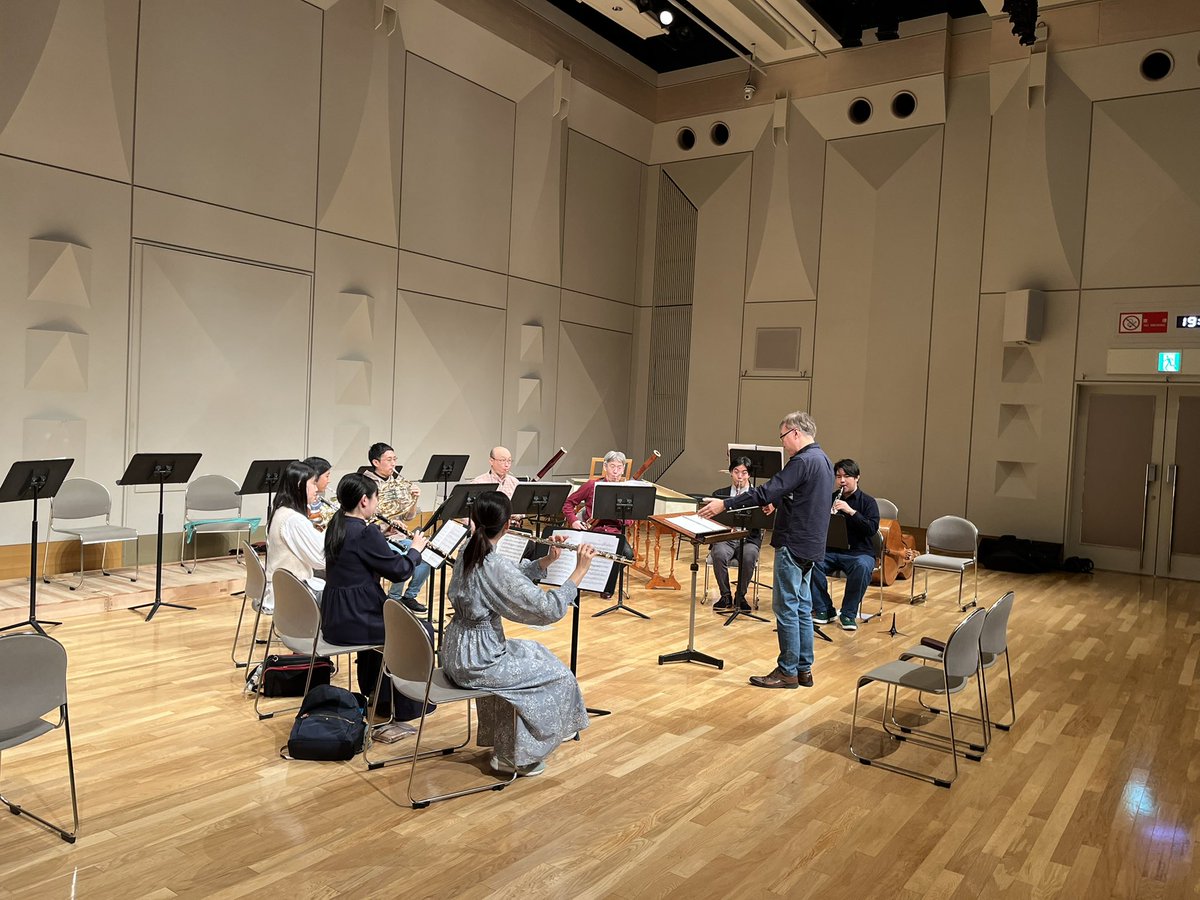 o_classica's tweet photo. 【ホール練習🎵】
本日は、本番会場である文京シビックホール小ホールで練習を行いました🔥
米岡さん、流尾さん、そしてチェロ首席の加藤さんにもご参加いただきました✨
短時間ながらアンサンブルの集中力・密度を高められる貴重な時間となりました☺️

https://t.co/QrhIE5i0gj https://t.co/hMBWoJnWkP