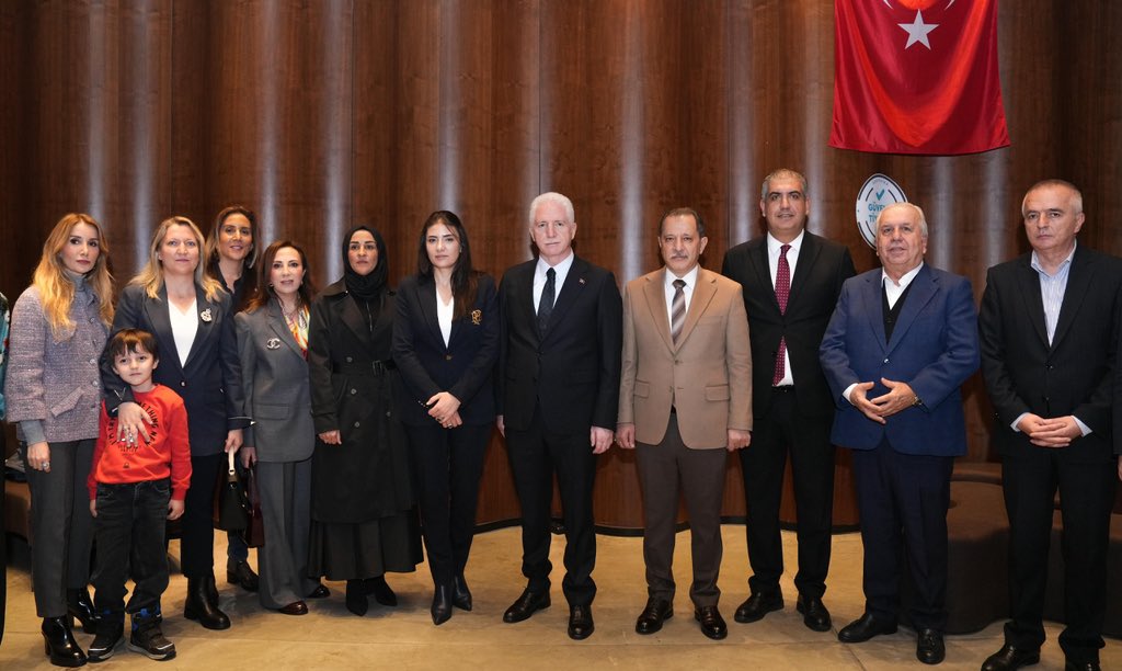İstanbul İl Nüfus ve Vatandaşlık Müdürü Rabia Babaoğlu’nun 40 yıllık devlet hizmetini, dokunduğu hayatları ve gerçek insan hikayelerini konu alan “Katıksız” isimli kitabının tanıtım programı;

Valimiz Davut Gül ve eşi Gülden Gül Hanımefendi, Şişli Kaymakamı ve Belediye Başkan