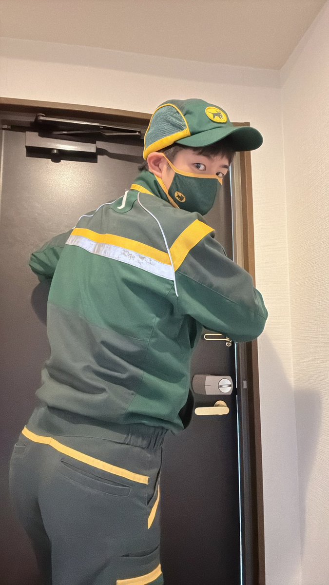 zinzin_dramatic's tweet image. 某宅配業者のコスプレをさせていただきました！(コスプレ…？)
めちゃ楽しかったです！やっぱコスプレ楽しいわ😆