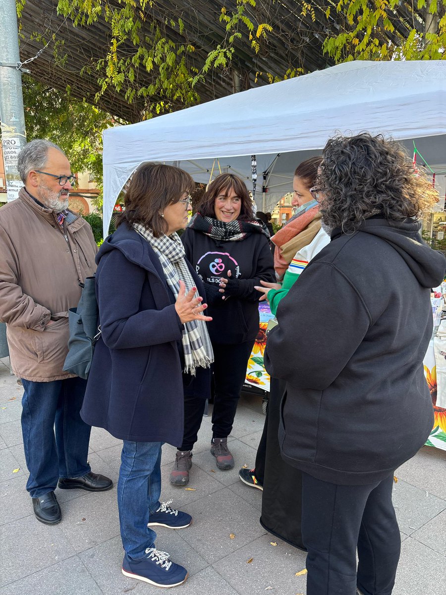 Aperitiu solidari per a l’Associació Els Dols; una iniciativa del Gremi d’hosteleria els matins d’aquest cap de setmana a la pl. del Progrés.

Aneu-hi ! Hi trobareu bon ambient, música i solidaritat !