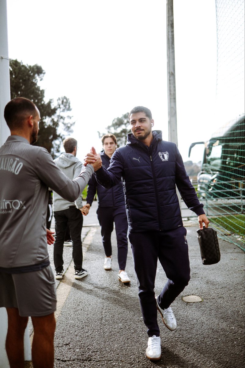FCF1931_Oficial's tweet photo. Viemos de perto mas com o desejo de chegar longe 👊🏻

⚪️🔵 #CapitulodeAmbicao #amordeperdicao #LigaPortugal #MFCFCF #DiadoVilaNova https://t.co/8YbPefzy1K
