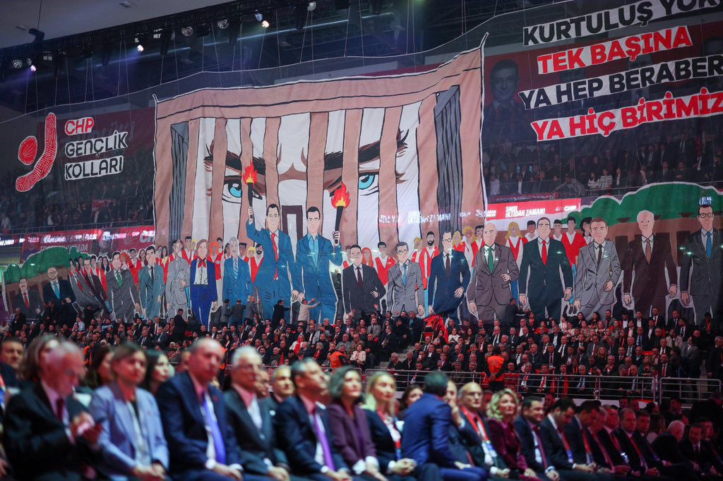 Bu salondaki irade, iktidar iradesidir.

Bu irade yenilmez.

Biz kazanacağız.

Hak kazanacak.

Halk kazanacak.

#ŞimdiİktidarZamanı