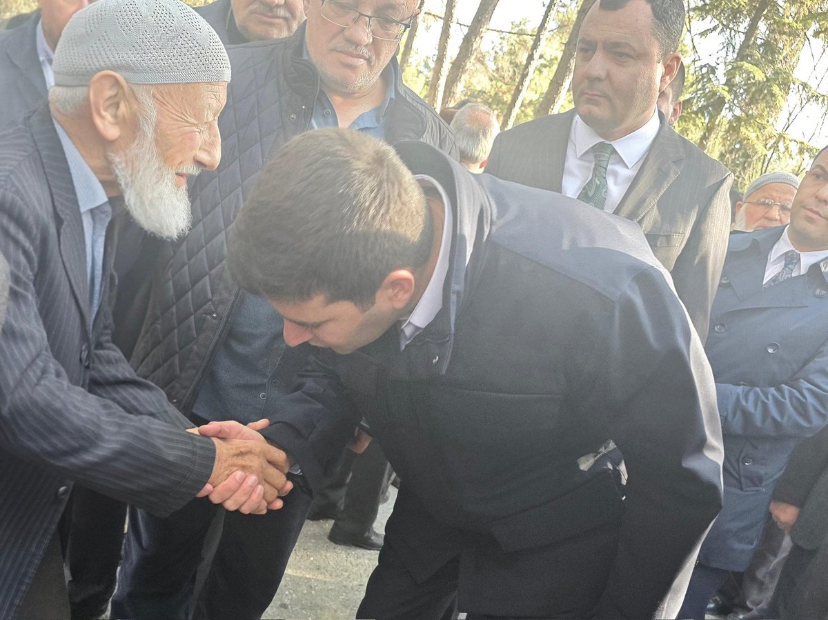 "Vefaya vefa ile mukabelede bulunmak (ahde vefâ), imanın güzelliğindendir!" (Hadis-i Şerif)

Ülkü Ocakları Genel Başkanımız Sayın Ahmet Yiğit Yıldırım Milliyetçi-Ülkücü Hareket’in manevi çınarı, vefa timsali Tosyalı Alperenlerimizden Hacı Yusuf Işık’ın elini öperek hayır duasını